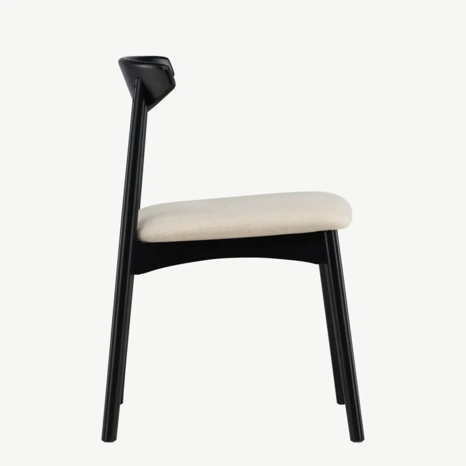 Mustast tammepuidust söögitool beeži istmepadjaga Ven, 61989-100 – 2