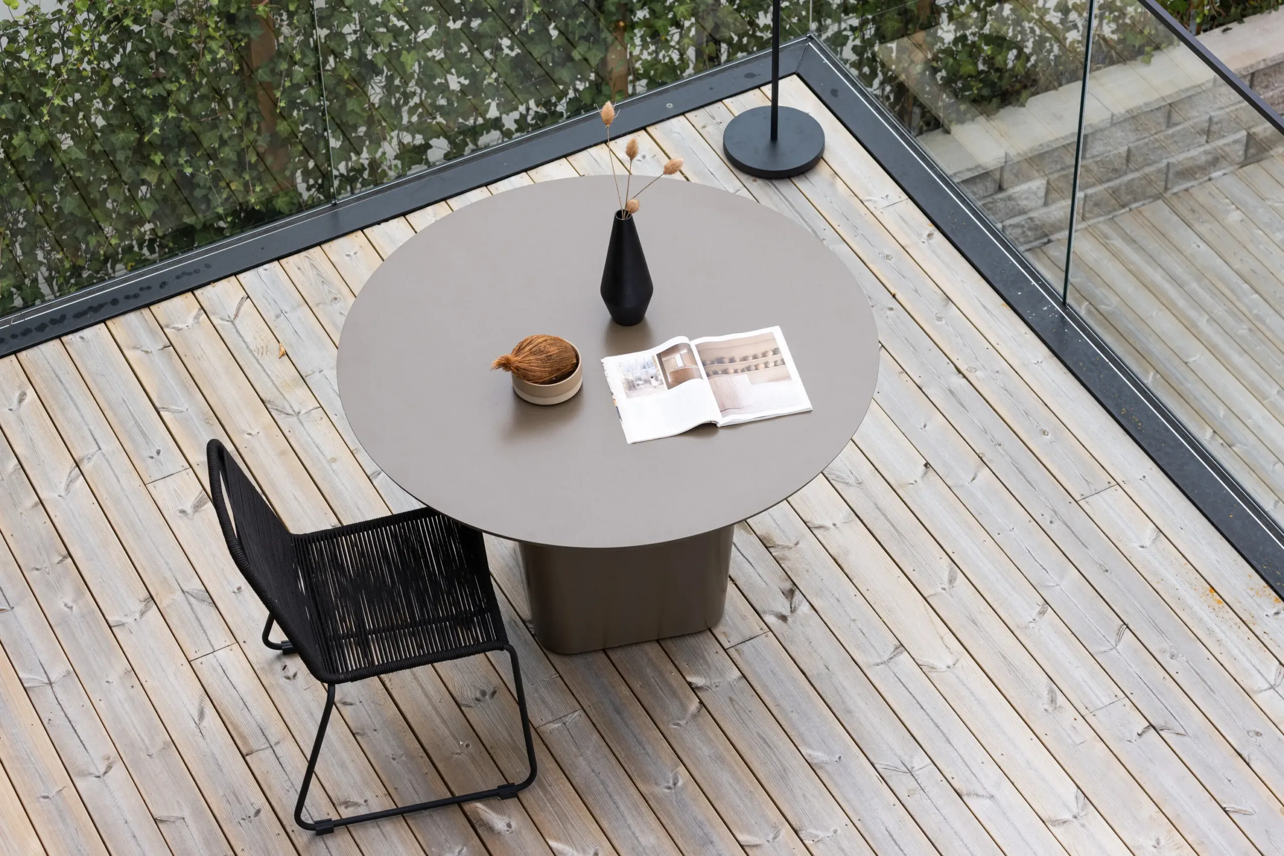 Pruun ümmargune alumiiniumist söögilaud Santa Fe, ø120 cm - 6999-112
