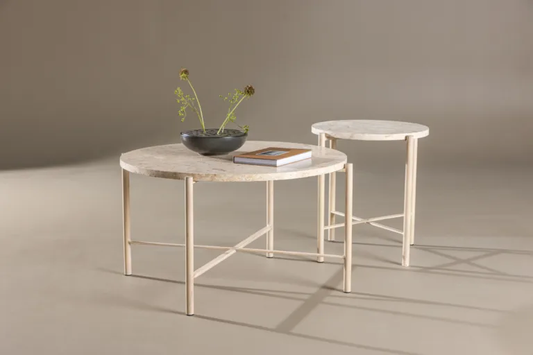 Beež kivist abilauakomplekt Sandhamn Mactani kivist lauaplaadi ja rauast jalgadega, ⌀70 cm ja ⌀40 cm - GR24620