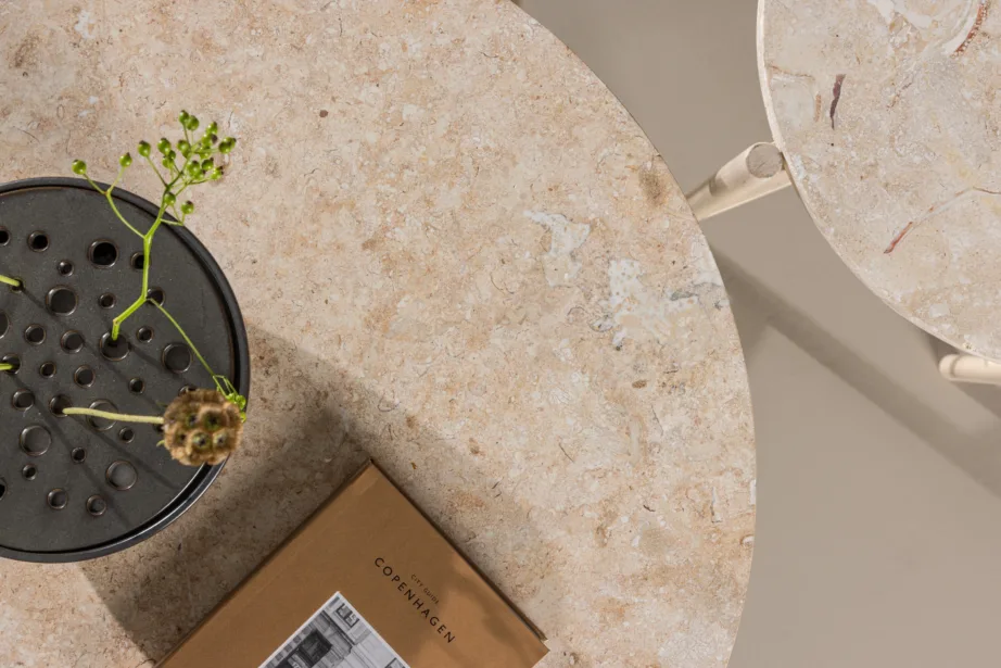 Beež kivist abilauakomplekt Sandhamn Mactani kivist lauaplaadi ja rauast jalgadega, ⌀70 cm ja ⌀40 cm, GR24620 – 10