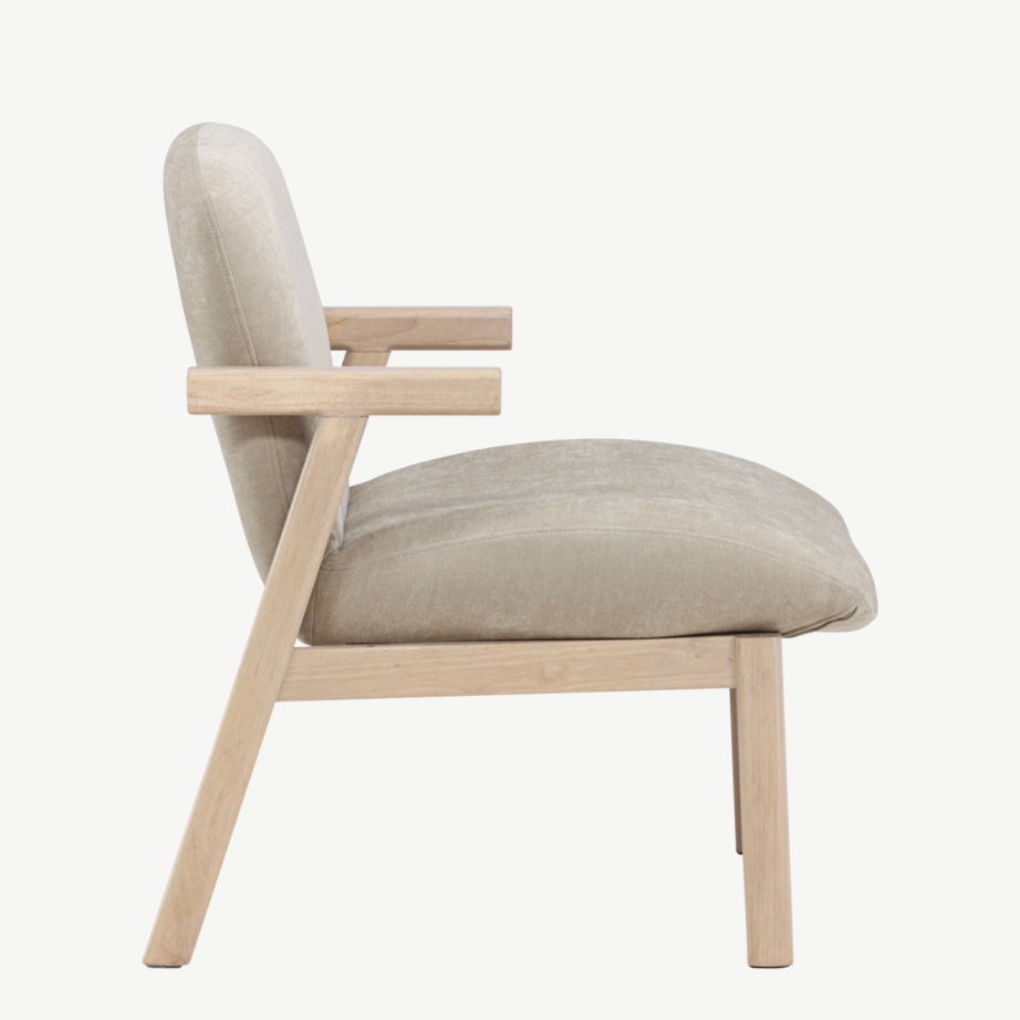 Beež polsterdatud tugitool Rile valge peitsiga kummipuust raamiga, 62028-120 – 2