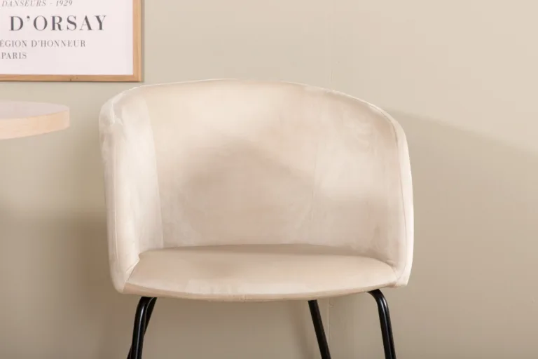 Bianca ovaalne söögilaud valge peitsiga ja 4 beežit Berit velvettooliga - GR22176