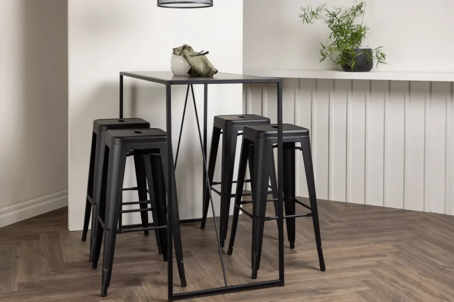 Brea must baarilaud ja neli musta metallist baaritooli (MDF-plaadiga, minimalistlik disain), GR23245 – 8