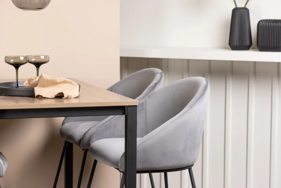 Camdeni pähklivärvi baarilaua ja tumehallide velvet-toolide komplekt (4 istekohaga), GR23236 – 9