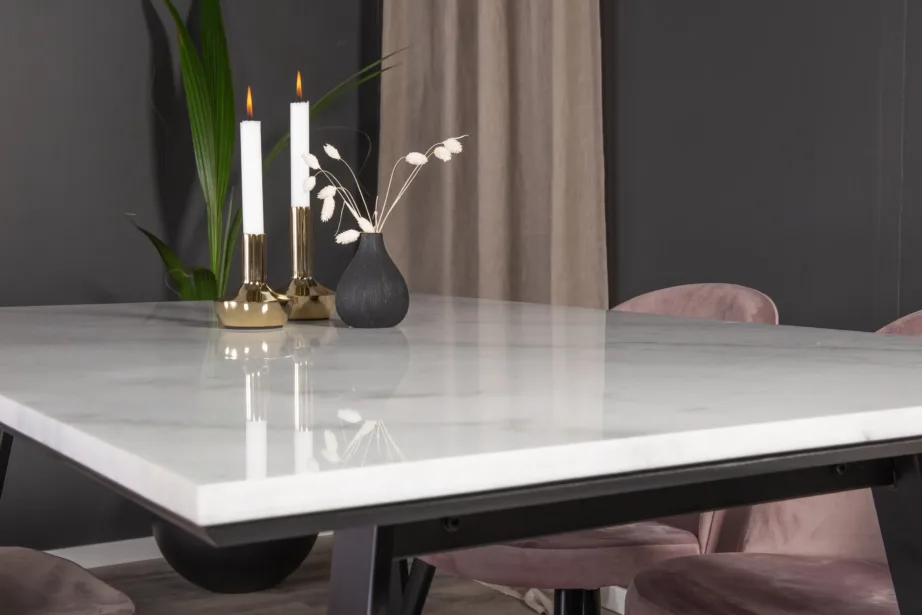 Estelle ristkülikukujulise valge marmorlaua ja tolmuroosade samettoolidega söögikomplekt, mustade jalgadega, GR14002 – 9