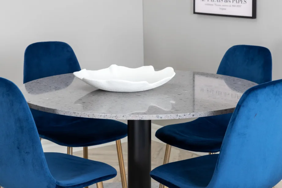 Ümmargune hall terrazzo söögilaud Razzia ja sinised samettoolid kuldsete jalgadega, GR14022 – 7