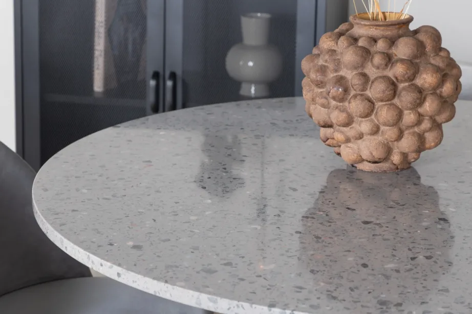 Ümmargune söögikomplekt Razzia halli terazzolaua ja sametiste toolidega (106 cm), GR14030 – 7