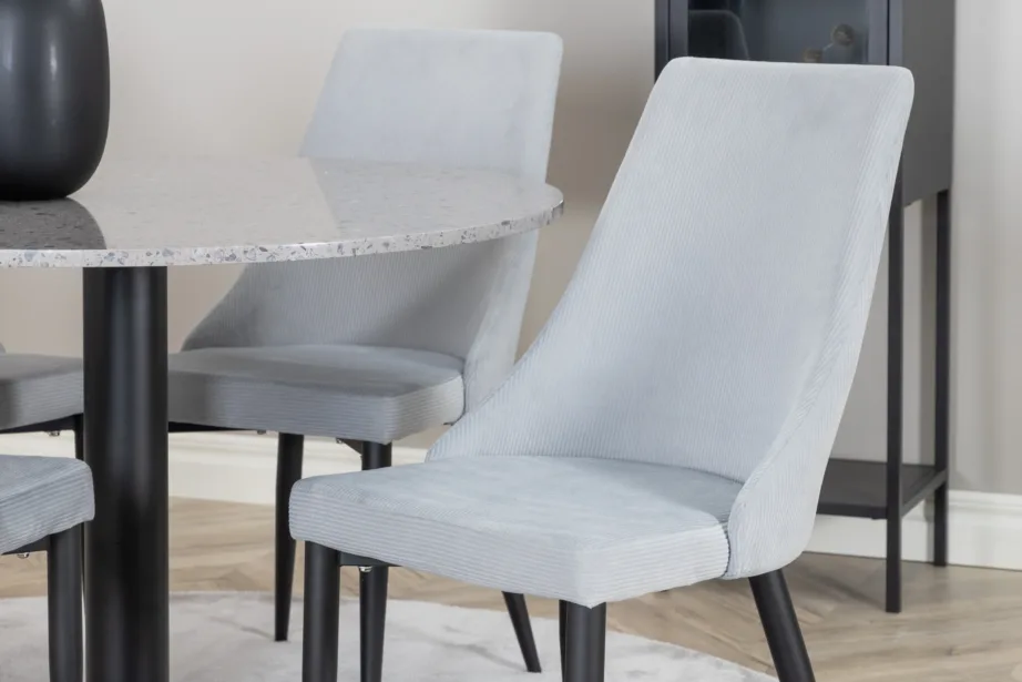 Ümmarguse terrazzo lauaplaadiga söögilaud Razzia ja neli helehalli polstriga tooli, GR14058 – 9