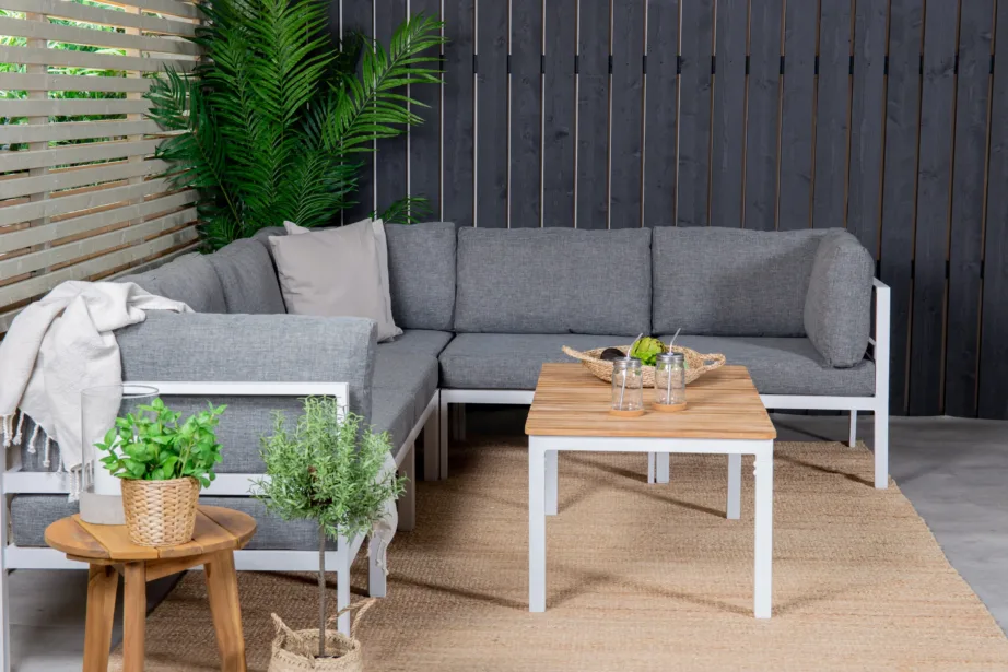 Aianurgadiivan Copacabana valge alumiiniumraamiga, hallide patjade ja tiigipuulauaga, GR18093 – 3