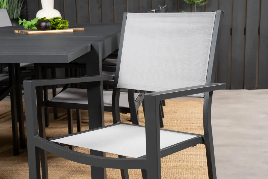 Laiendatav alumiiniumist aiamööblikomplekt Marbella musta laua ja hallide virnastatavate toolidega, GR18830 – 10