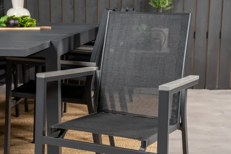 Laienev aiadiivanilaud Marbella ja virnastatavad toolid Parma (alumiinium, must, 8 kohta), GR18831 – 8