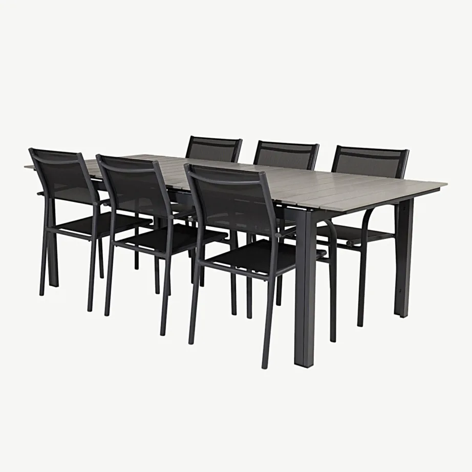 Levels ristkülikukujuline hall aiamööbli söögikomplekt puidukomposiitlaua ja mustade virnastatavate toolidega, GR18850 – 3