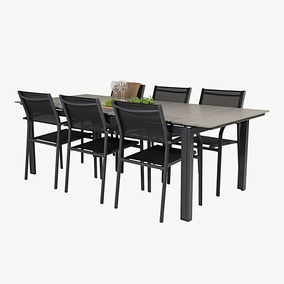 Levels ristkülikukujuline hall aiamööbli söögikomplekt puidukomposiitlaua ja mustade virnastatavate toolidega, GR18850 – 4