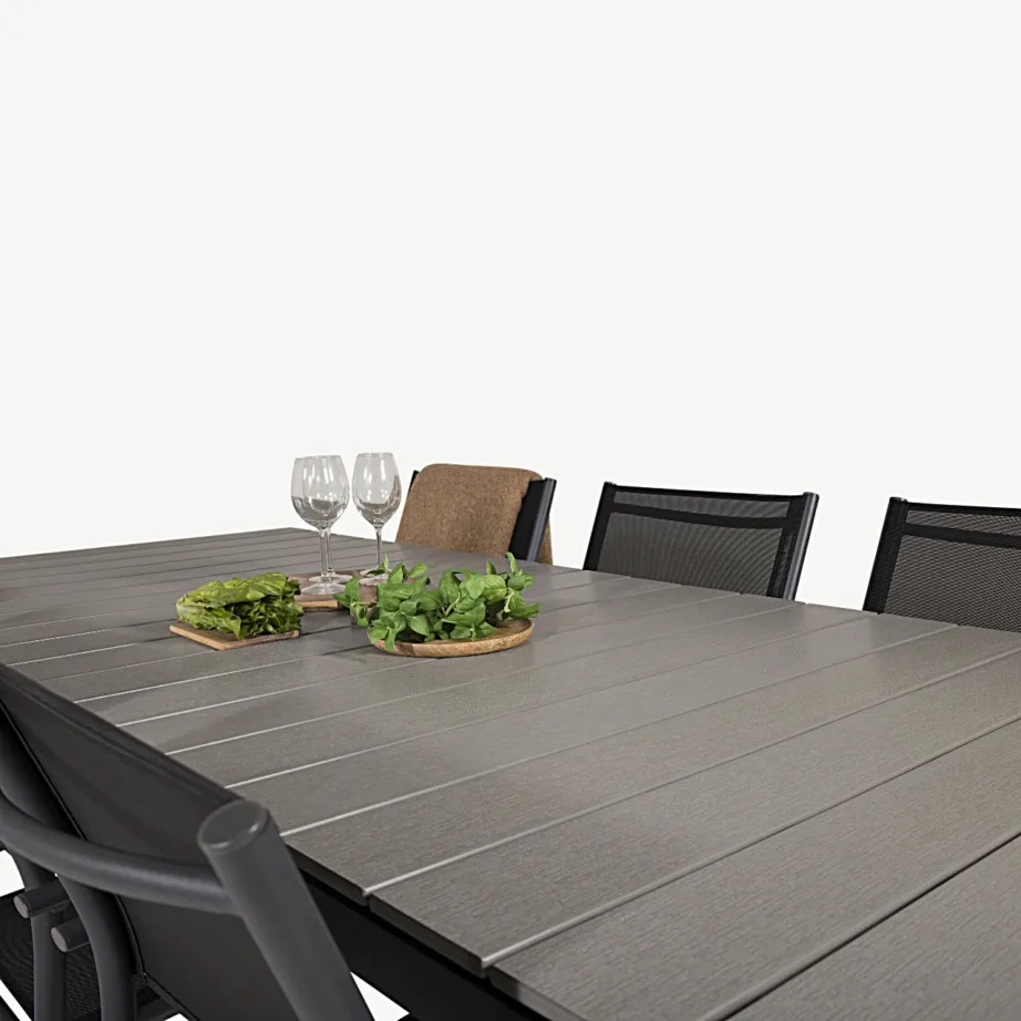 Levels ristkülikukujuline hall aiamööbli söögikomplekt puidukomposiitlaua ja mustade virnastatavate toolidega, GR18850 – 5