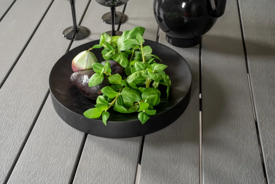 Parma ümmargune aiakomplekt – hall puitplastkomposiidist laud ja reguleeritavad mustad toolid, GR18895 – 8