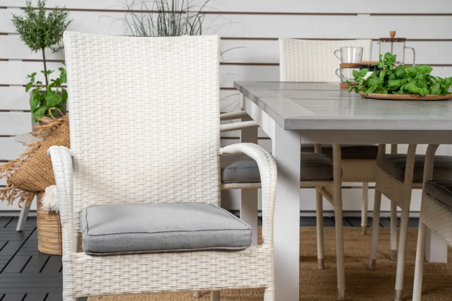 Pikendatav aiasöögilaud Albany halli lauaplaadiga ja valged Anna toolid (6 tk), GR18989 – 10