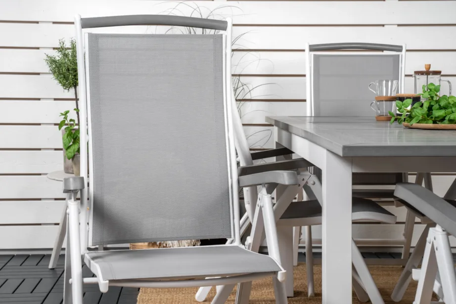 Albany ristkülikukujuline hall aiakomplekt alumiiniumraamiga – puitplastkomposiitlaud ja reguleeritavad toolid (tekstileen), GR18991 – 11