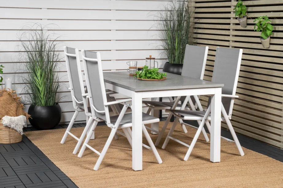 Laiendatav valge aiakomplekt Albany – alumiiniumist raam, hall puitplastkomposiit, 4 kokkupandavat tooli, GR18996 – 9