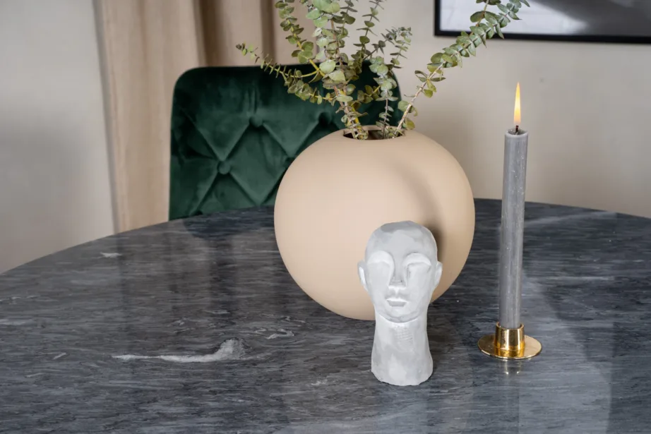 Estelle ümmargune tumehallist marmorist söögilaud roheliste samettoolidega (4 tk), GR19232 – 5