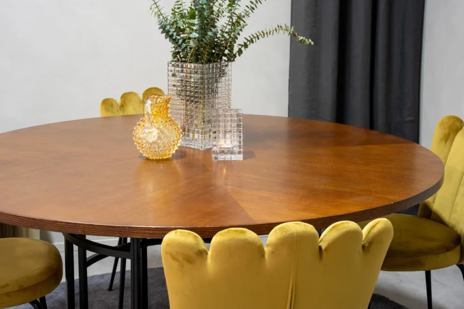 Ümmarguse söögilaua komplekt Copenhagen pruuni vineeriga ja Limhamni kollased sametist toolid, GR19323 – 9