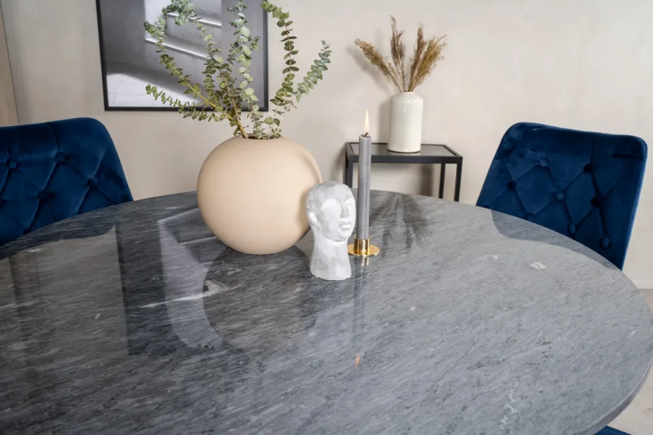 Estelle ümmargune marmorlauaga söögilauakomplekt, sinised velvettoolid (Ø106 cm), GR19358 – 7