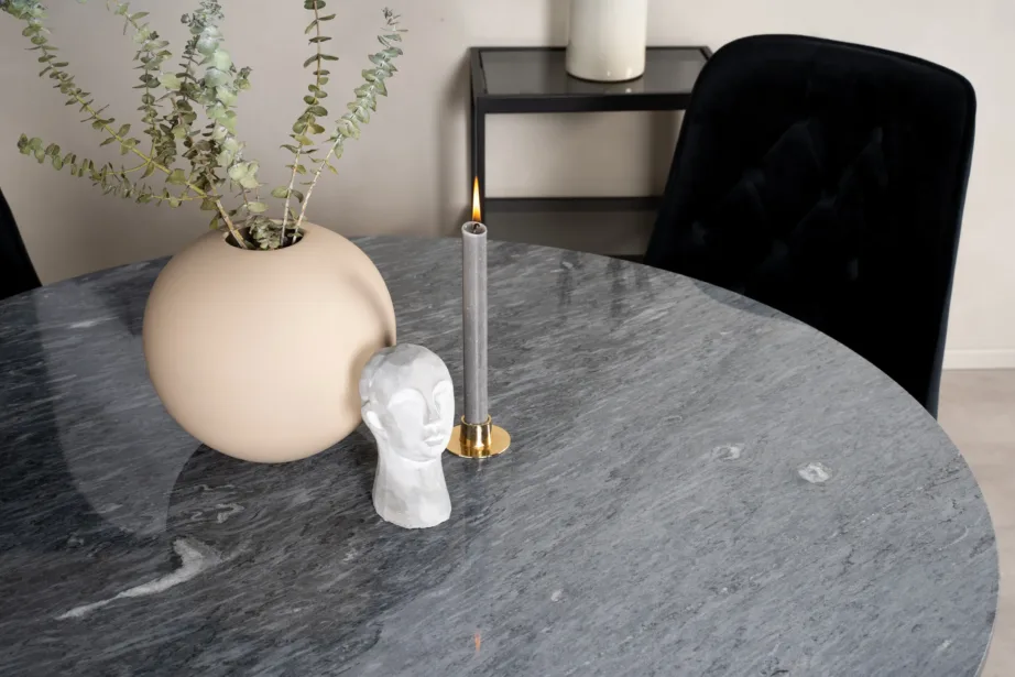 Estelle ümmargune marmorist söögilaud ja Velvet Deluxe samettoolid (must/kuld, ø106 cm), GR19360 – 8