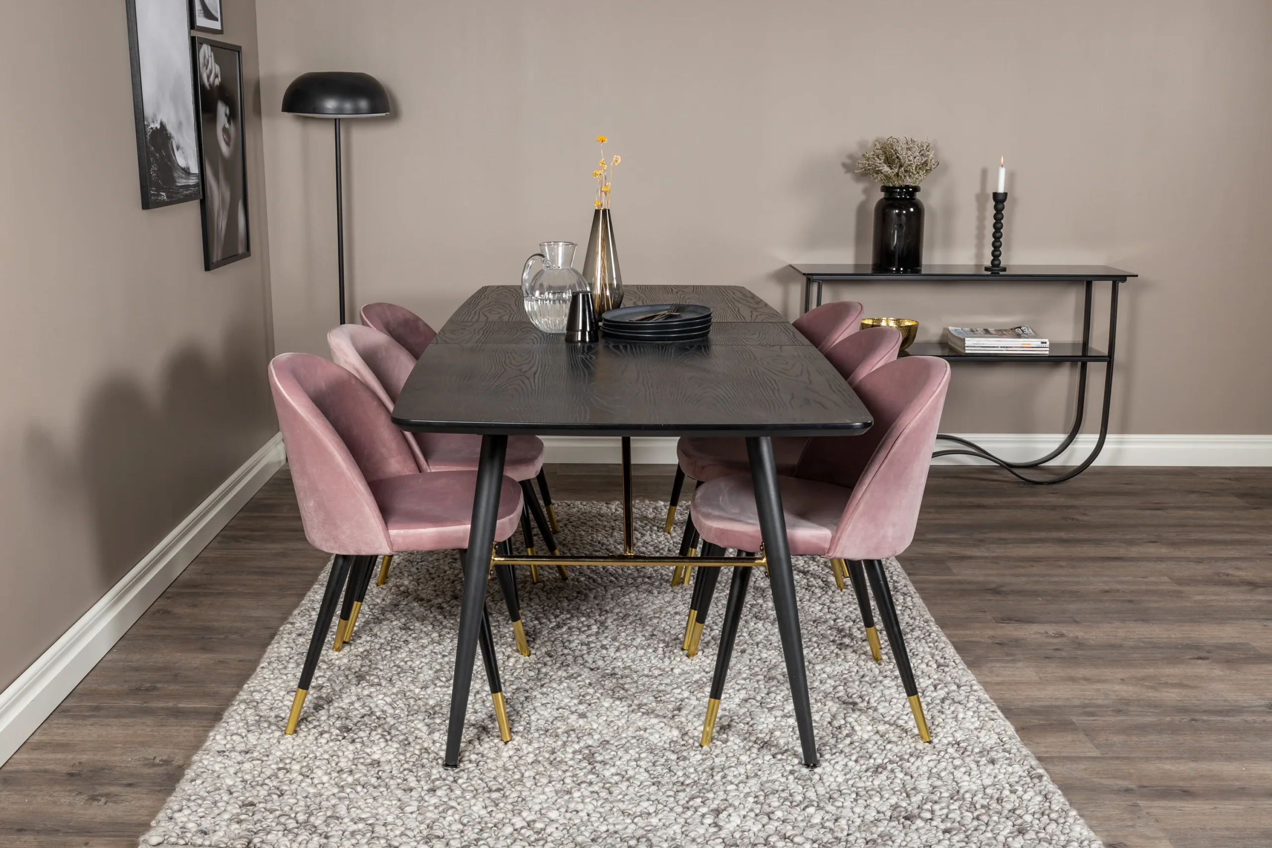 Pikendatav must söögilaud Gold ja tolmuroosad samettoolid kuldsete detailidega (180/220×85 cm) - GR19421