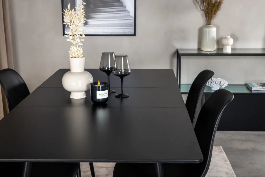 Silar must söögitoakomplekt: ristkülikukujuline MDF-laud ja neli musta plastiktooli, GR19597 – 8