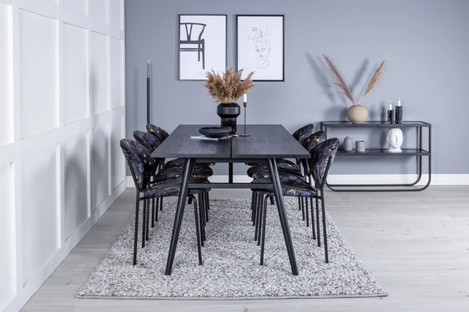 Must harjatud viimistlusega ristkülikukujuline söögilaud Sleek ja lillemustrilised toolid Vault, GR19638 – 5
