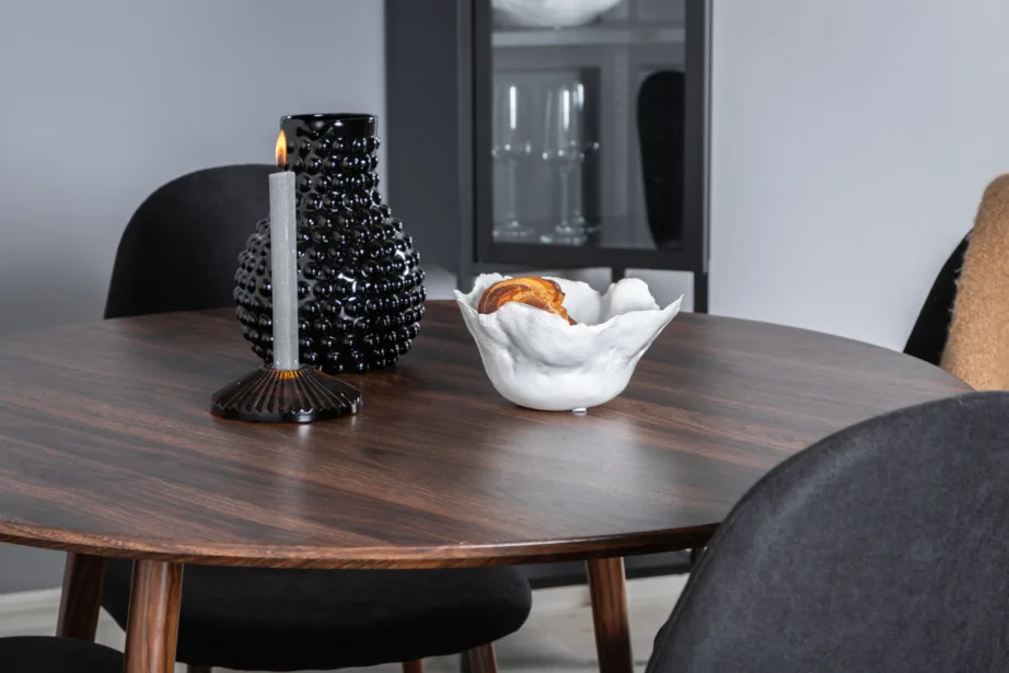 Plaza ümmarguse söögilaua komplekt pähkliviimistlusega, 100 cm + mustad Polar toolid, GR19671 – 8