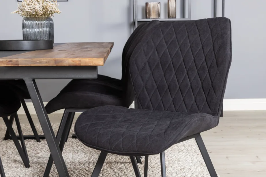 Jakarta ristkülikukujuline tiigipuust söögilaud ja mustad Gemma toolid (200×90 cm, metallraam), GR19751 – 7