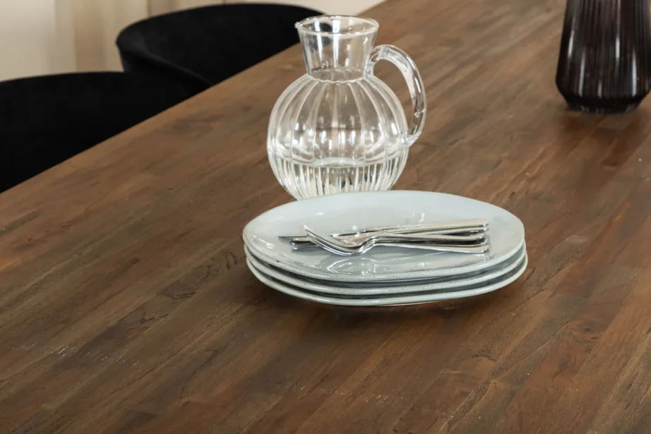 Tiigipuust söögilauakomplekt Padang ja 6 musta sametist Arrow tugitooli (kuldsete jalgadega), GR19787 – 9