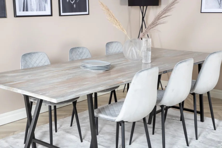 Jepara ristkülikukujuline tiigipuust söögilaud musta metallraami ja hallide velvetkattega Polar toolidega, GR19819 – 8