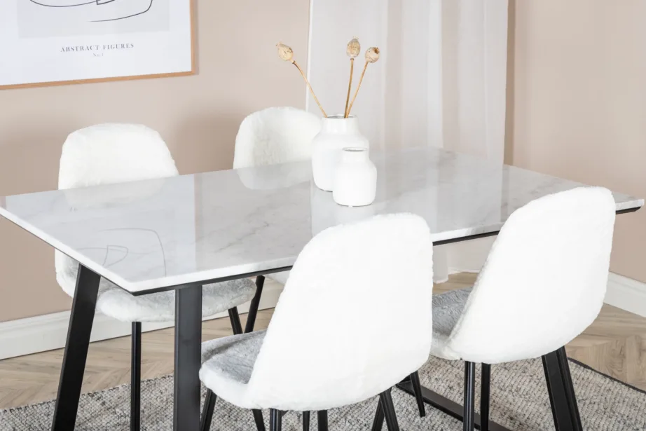 Estelle’i ristkülikukujuline söögitoakomplekt – valge marmorist laud ja valged teddy-kangast toolid, mustad metalljalad, GR19836 – 7