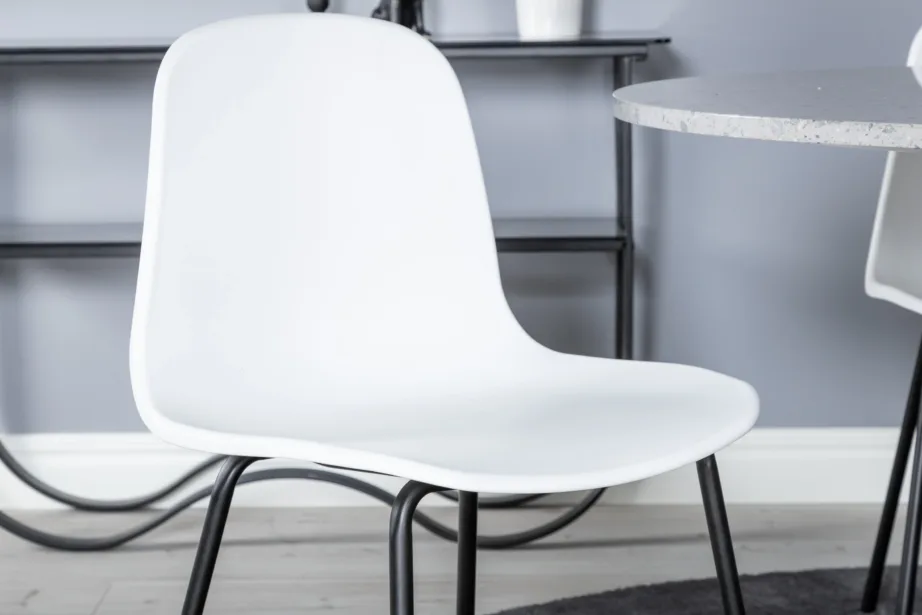 Ümmargune Razzia söögilaud terrazzo plaadiga ja valged toolid, GR19869 – 5