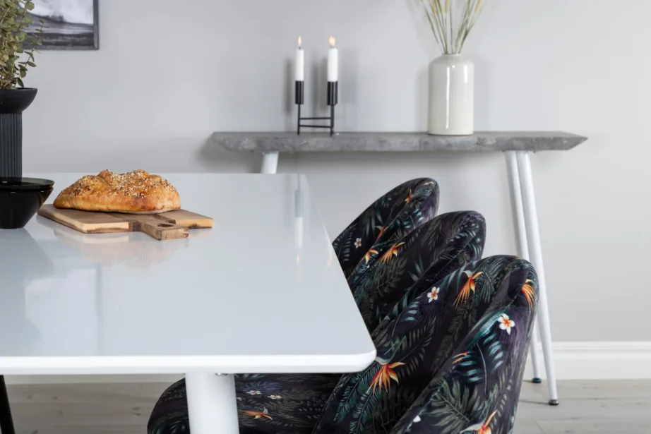 Polar valge söögilauakomplekt musta sametkattega lillemustriliste toolidega, GR20078 – 9