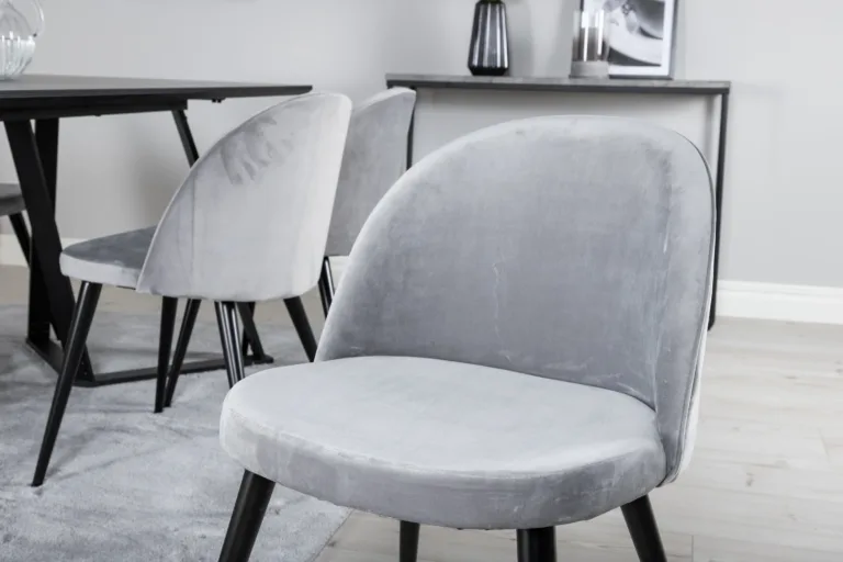 Marina söögitoa komplekt – must söögilaud velvetist helehallide toolidega - GR20233