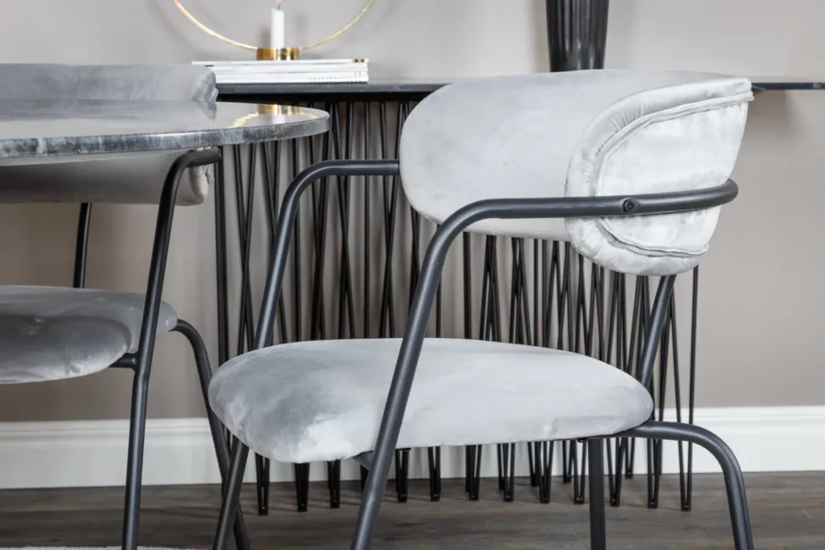 Estelle ümmargune marmorlauaga söögikomplekt, hallid sametist toolid ja must-kuldne jalg, GR20432 – 5