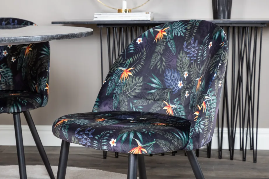 Estelle ümmargune marmorist söögilaud mustade lillemustriliste samettoolidega, GR20456 – 5