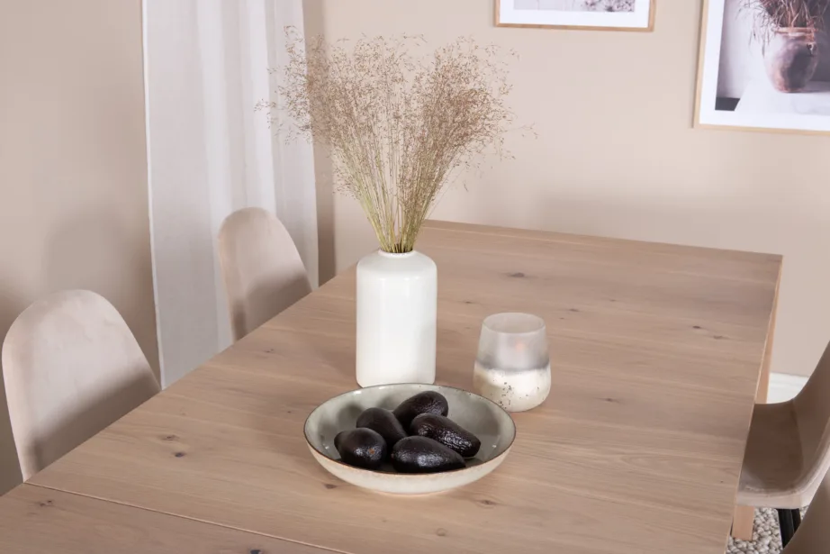 Laiendatav tammepuidust söögilaud Slider valge peitsiga ja Polar toolid sametpolstriga, GR20534 – 9