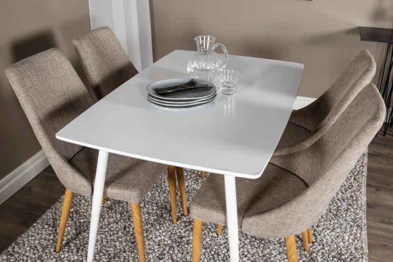 Valge söögilauakomplekt Polar 120 cm ja helehallid polsterdatud toolid Leone - GR20573