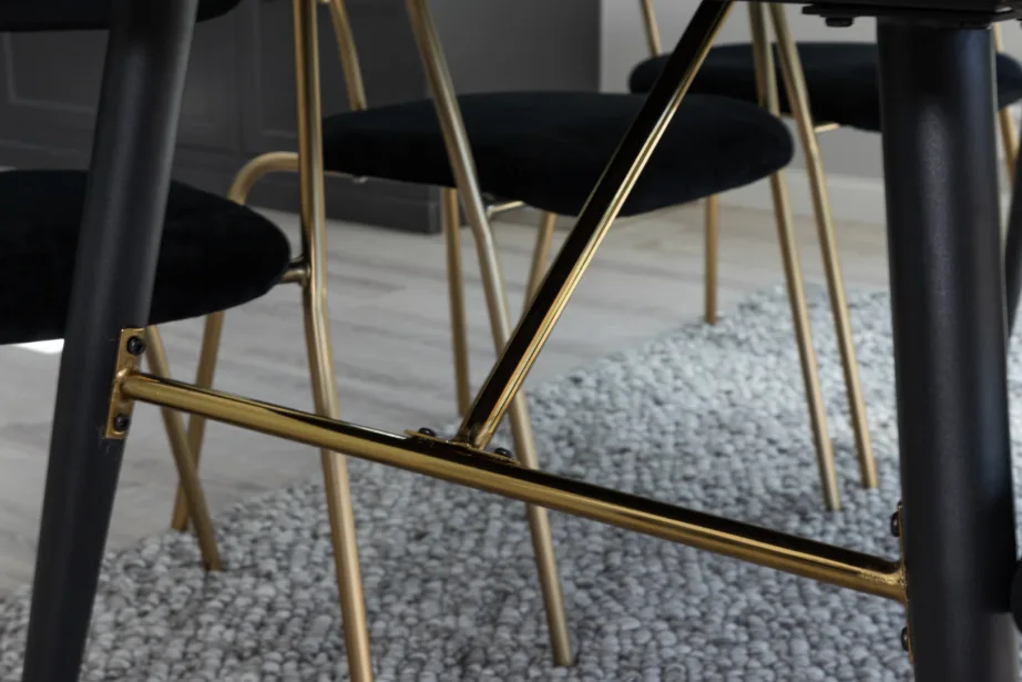 Laiendatav must söögilaud Gold koos mustade sametist Arrow toolidega messingjalgadel, GR20579 – 10