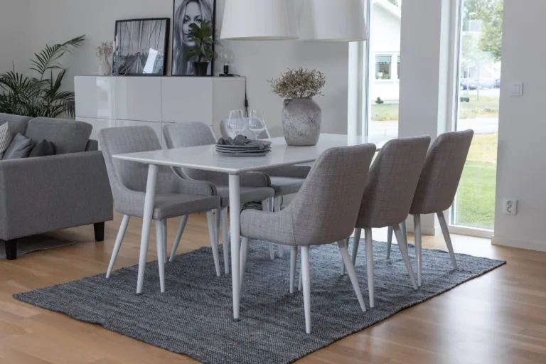 Polar söögilaud valge MDF, 180 cm ja Plaza helehallid söögitoolid - GR20584