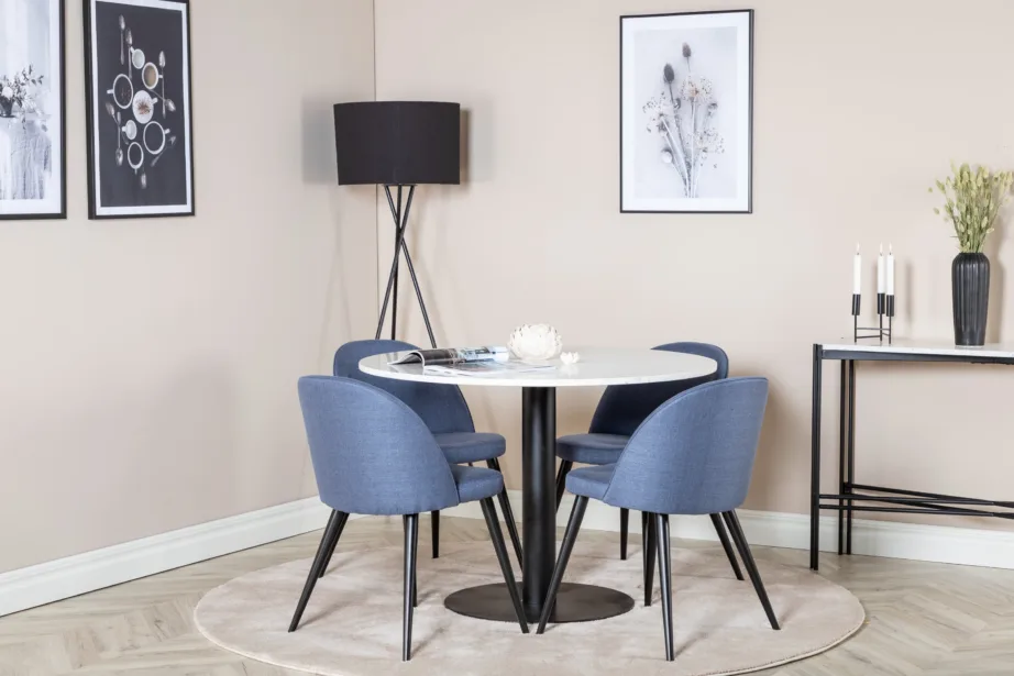 Ümmargune söögilauakomplekt Razzia terrazzo lauaplaadi ja musta terasjalaga, sinised Velvet toolid, GR20619 – 4