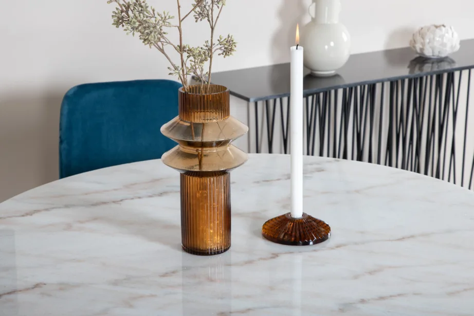 Ümmargune marmorist söögilaud Estelle ning sinised velvetist Muce toolid, GR20643 – 6