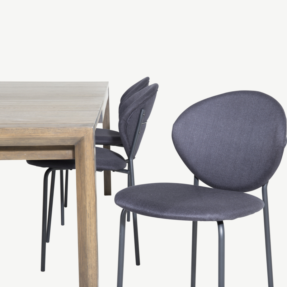 Pikendatav tammepuidust söögilaud Slider ja mustad polüestrist söögitoolid Vault, GR20736 – 3