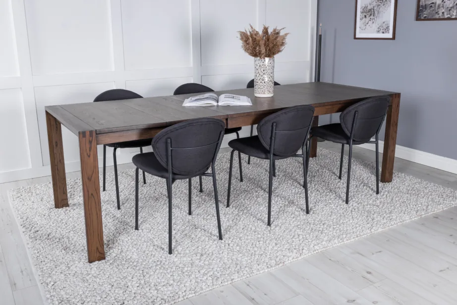 Pikendatav tammepuidust söögilaud Slider ja mustad polüestrist söögitoolid Vault, GR20736 – 6