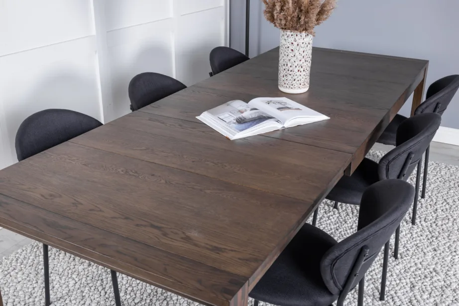 Pikendatav tammepuidust söögilaud Slider ja mustad polüestrist söögitoolid Vault, GR20736 – 8