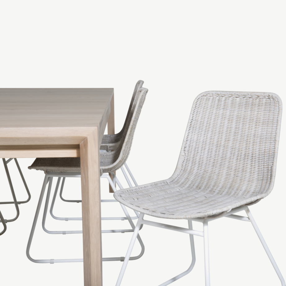 Pikendatav tammepuidust söögilaud Slider ning valge peitsiga rotangist toolid Cirebon, GR20740 – 3