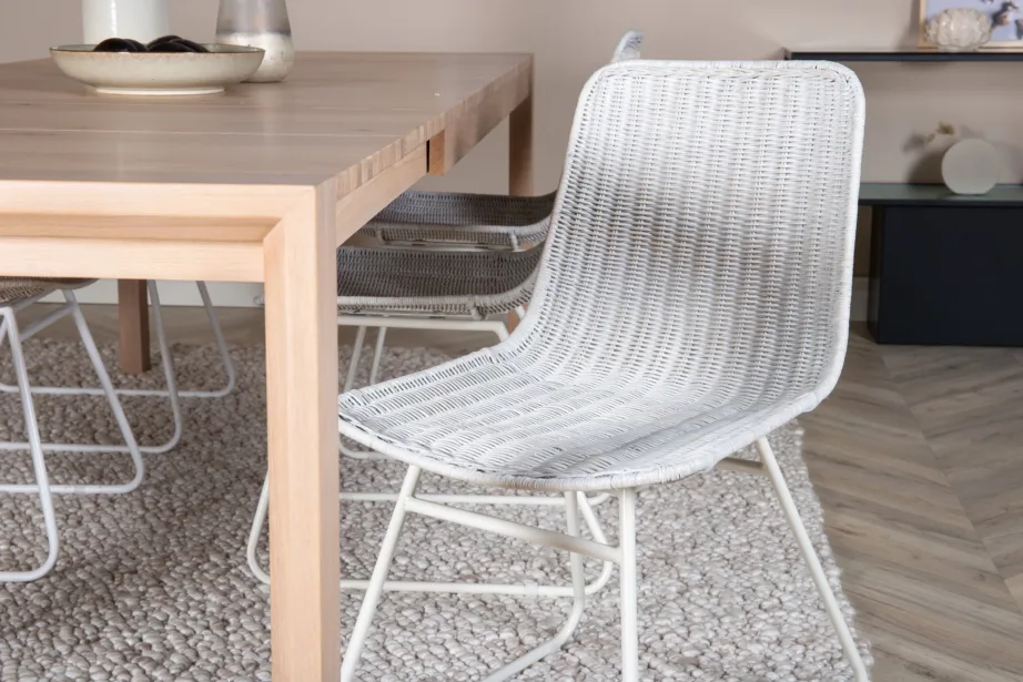 Pikendatav tammepuidust söögilaud Slider ning valge peitsiga rotangist toolid Cirebon, GR20740 – 7